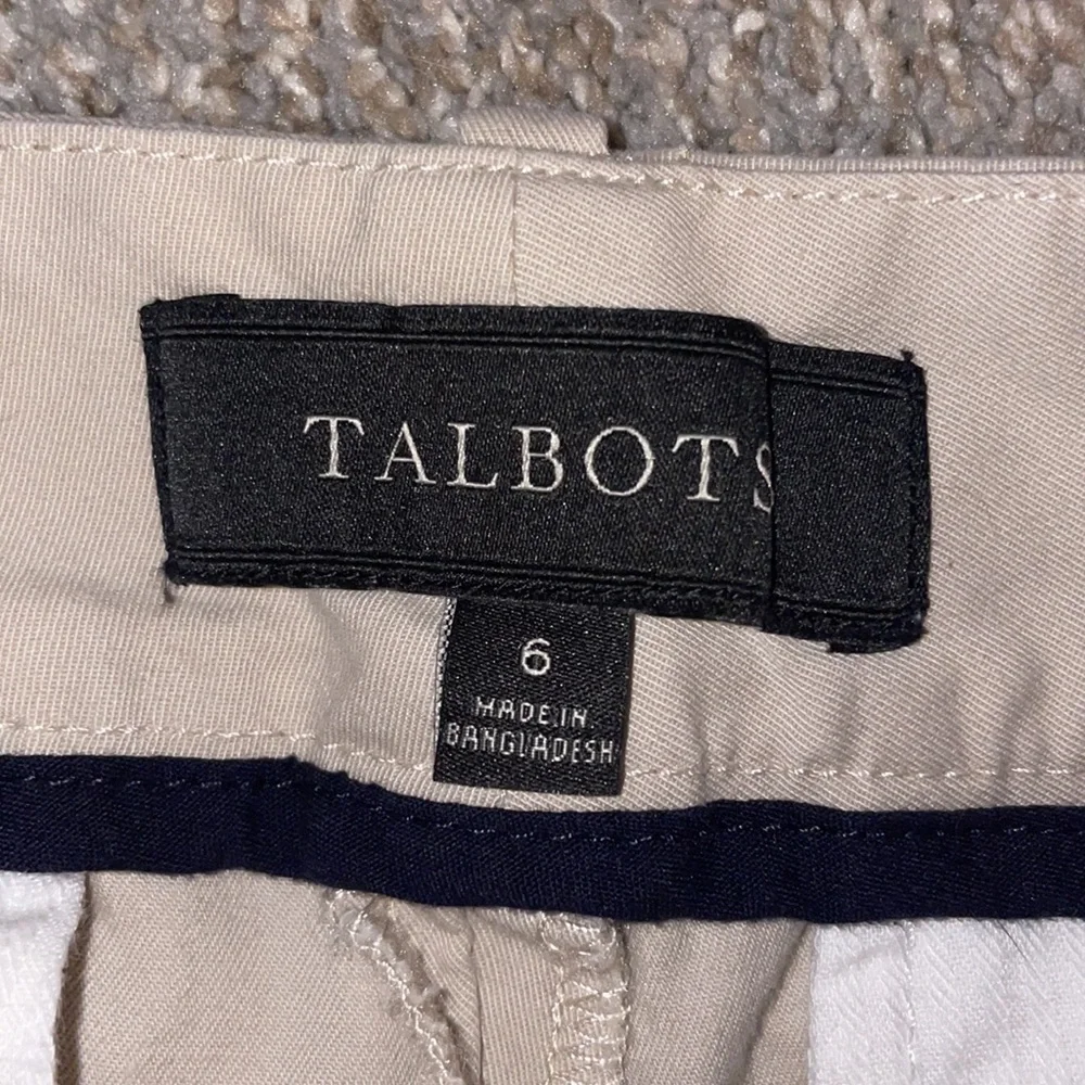 Women’s Talbots Khaki Shorts 6 - Picture 3 of 4
